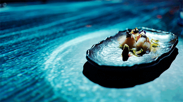 沉浸式数字光影餐厅：沉浸式的美食体验之旅